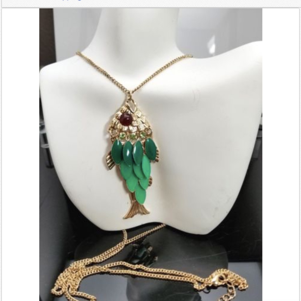 Gold Tone Fish Necklace Green Pendant 35" sweater necklace *